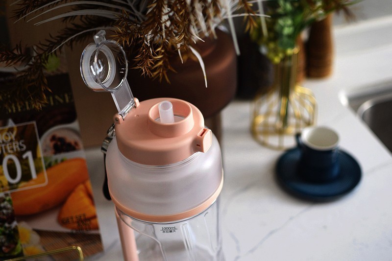 即是吨吨桶也是榨汁机 摩飞便携榨汁桶