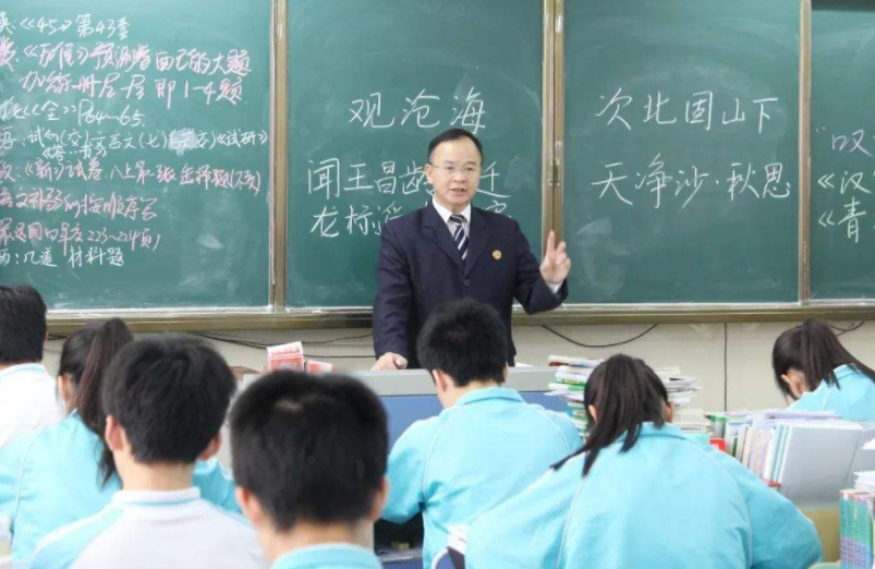 同是教師崗位，小學教師和高中教師差距有多大？工資只是其中之一