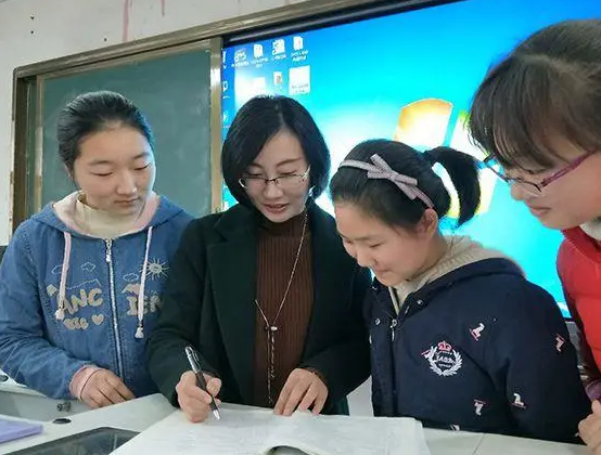 拉丁舞老师的“魔性教学”，全程激情澎湃，宝爸抢着接送孩子