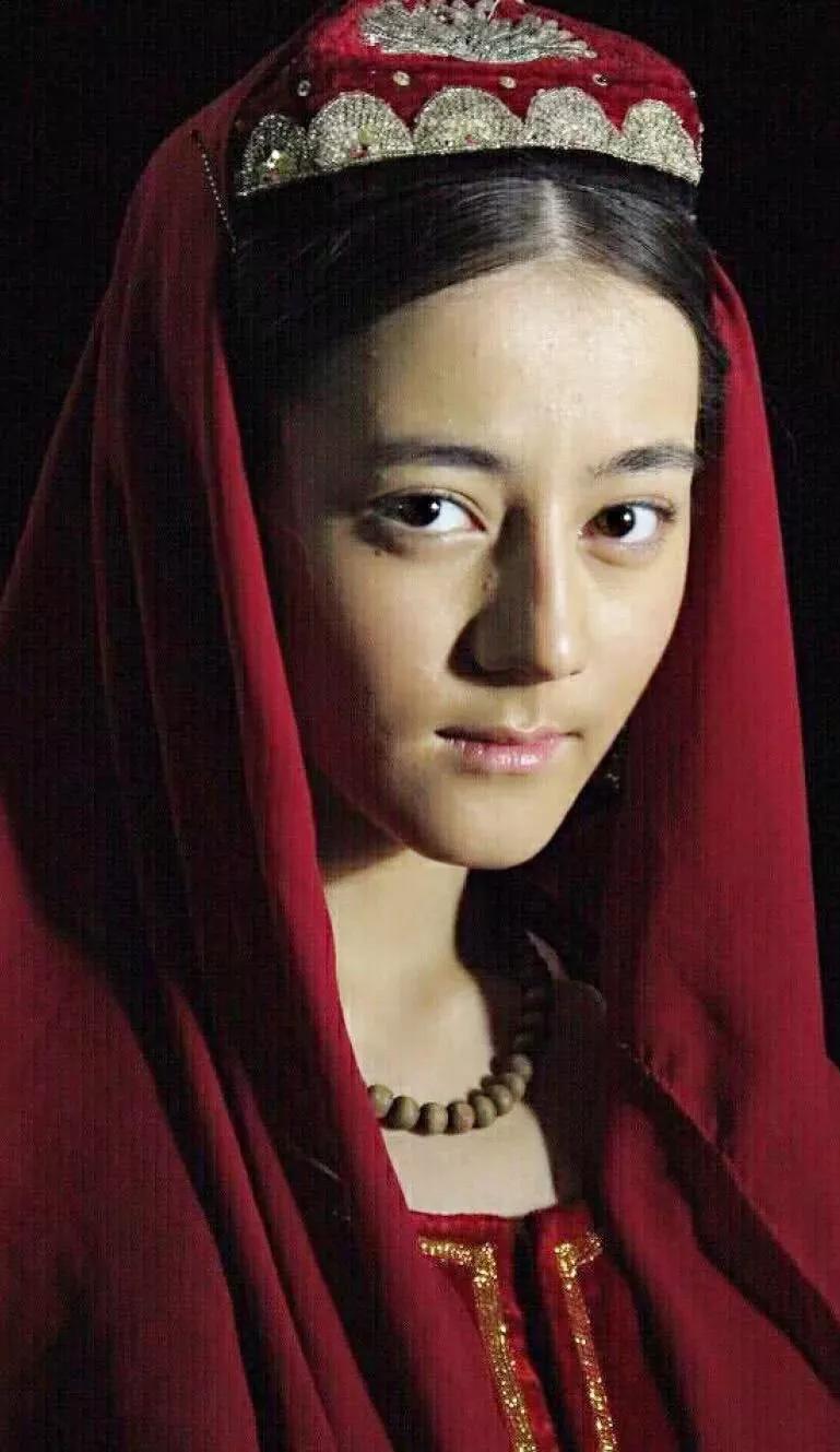 一代俏佳人：迪尼热巴，未成名前和成名后的颜值大比拼