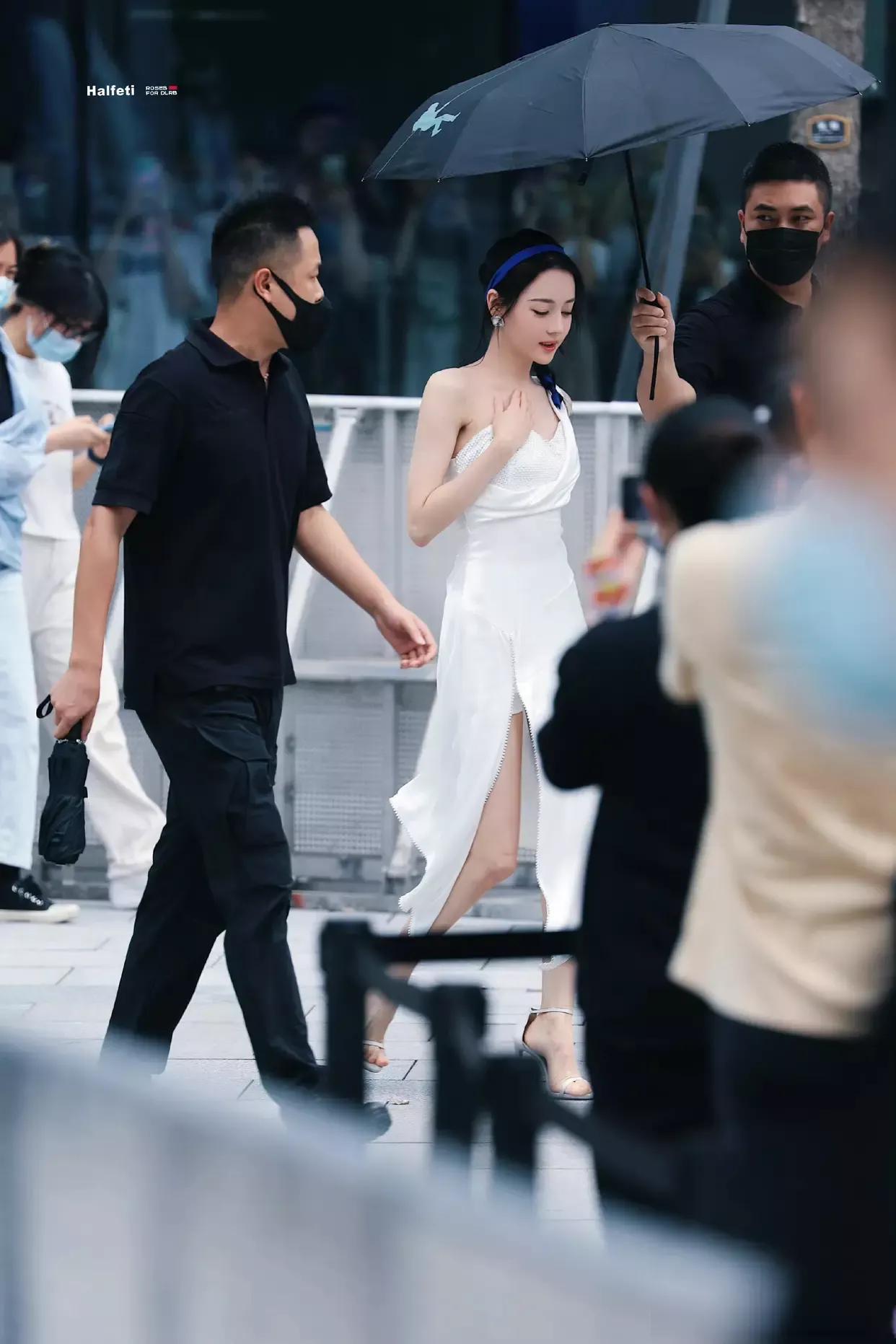 迪丽热巴也配上了保安？