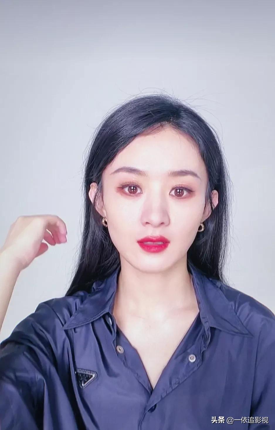 赵丽颖：直播状态是真的好！黑长直和大V领衬衫搭配起来很漂亮