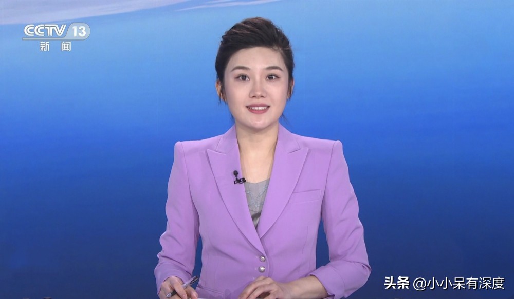 郑子可进入央视后进步明显，气质素养都不错，给人耳目一新的感觉