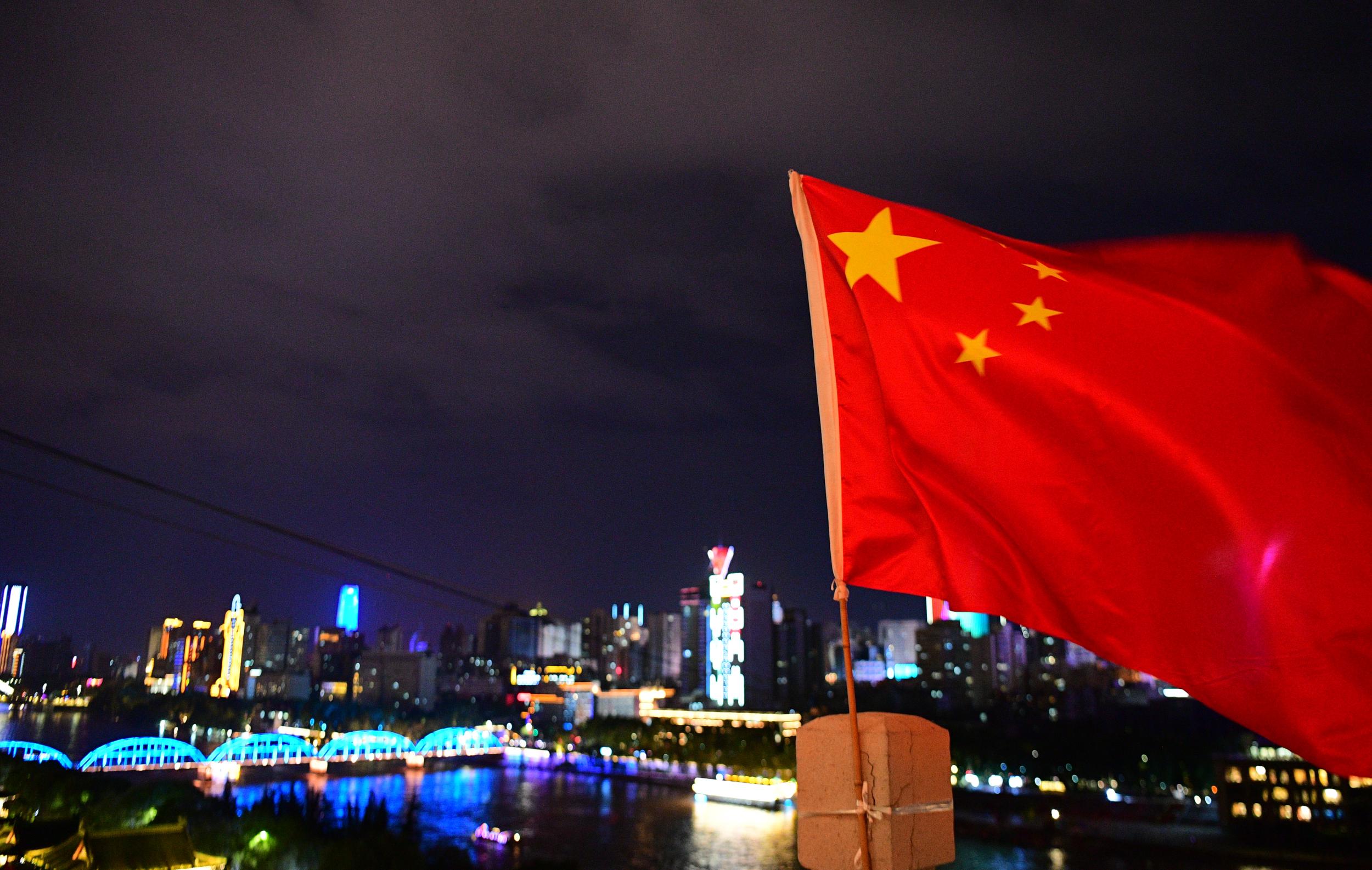 美国真敢在中国家门口动手？中国的两个伙伴，连扇美国两“耳光”