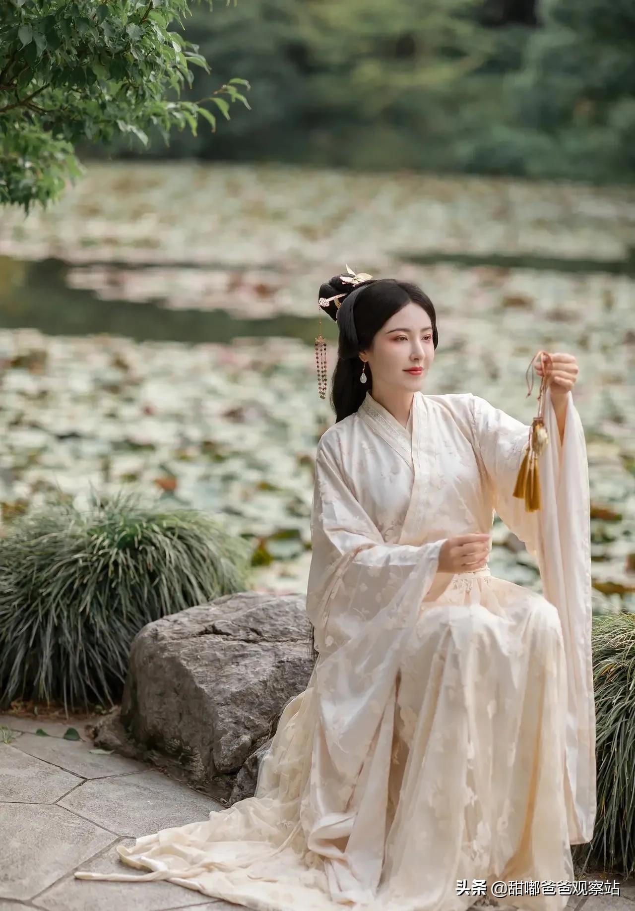 “中戏第一美女”曾黎又换风格，让人眼前一亮