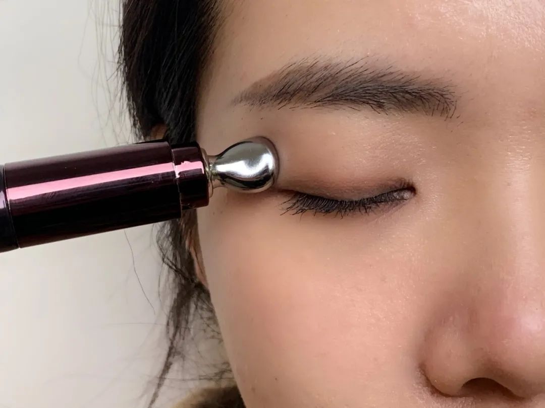 屈臣氏一“实力”眼霜，因价低被误认为街货，但有效淡化黑眼圈