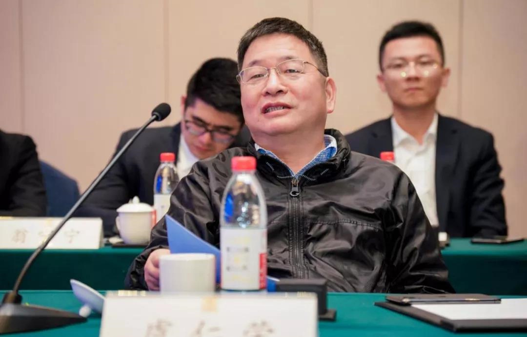 浙江又杀出一匹“芯片黑马”：4年赚了2500亿，豪捐3百亿建新大学