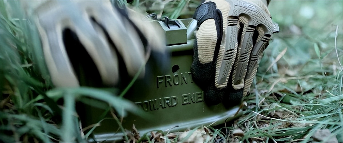 吴京硬汉枪战动作片《战狼》武器解析盘点