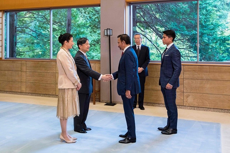 跟着日本皇室学端庄的搭配，不同年纪的人穿的也不同，选对了更美