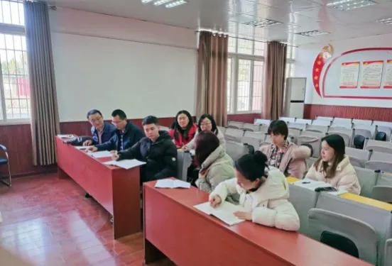 南充七中共兴小学顺庆区“致远”初中语文名师工作室联合教研活动