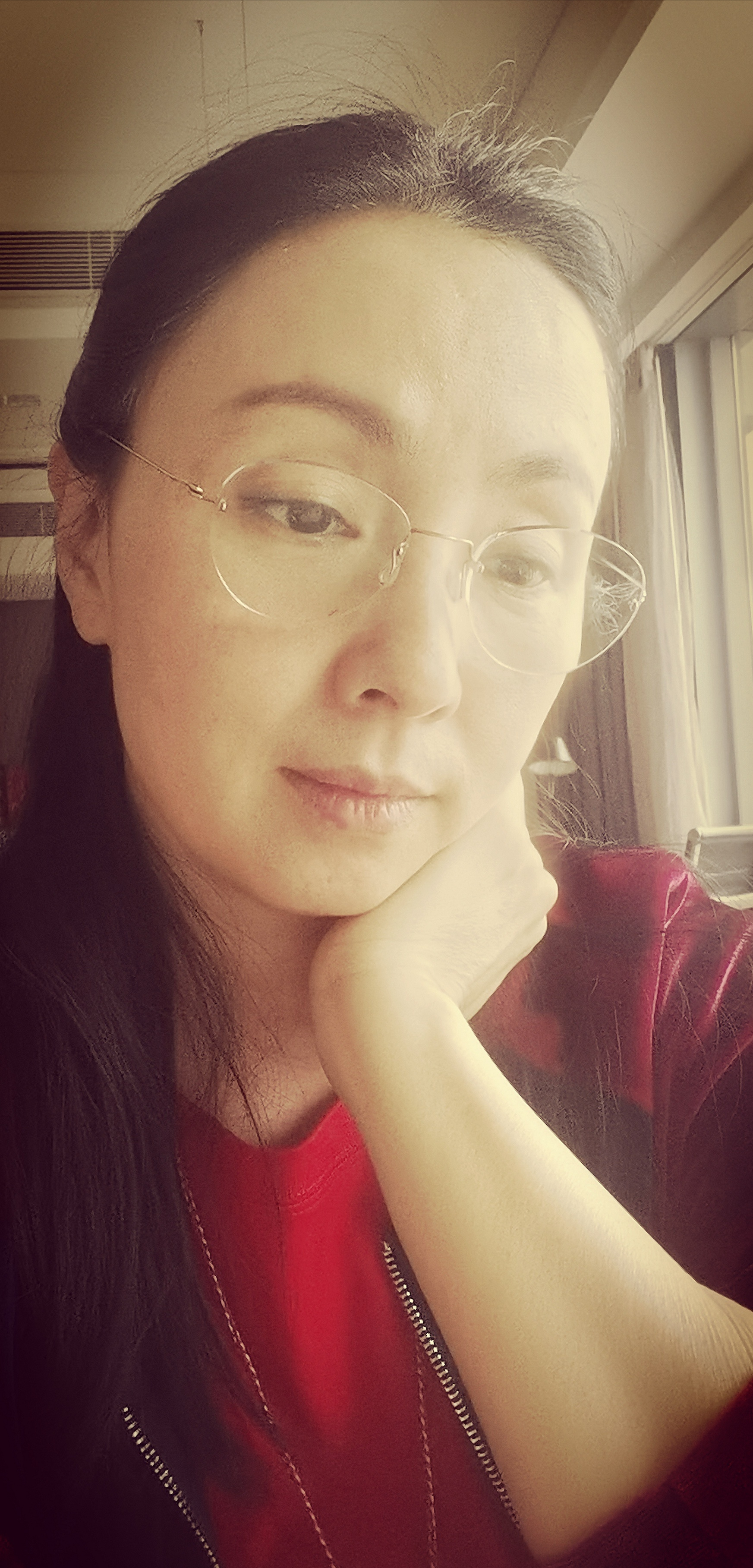 张静初晒健身照，自称吃草一年半，一身腱子肉，劝网友也吃素