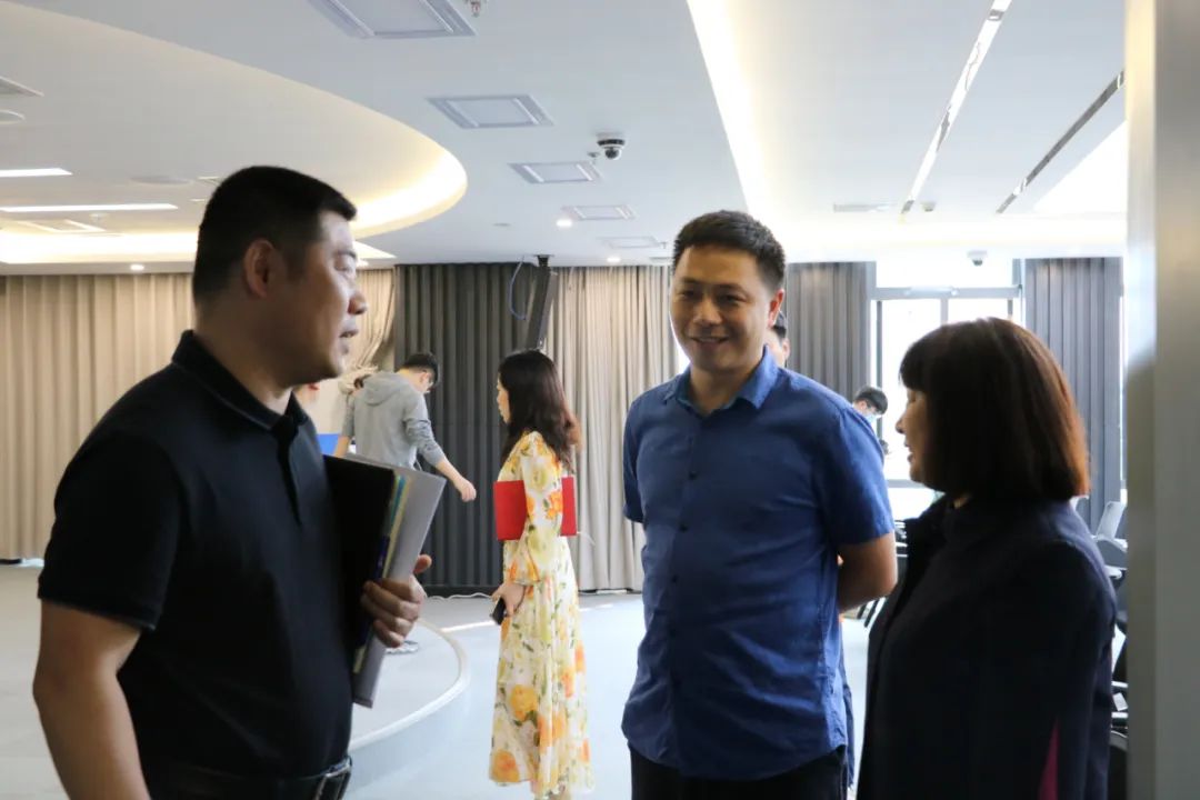 双流区实验小学外国语学校全体教师受邀到区融媒体中心参观学习