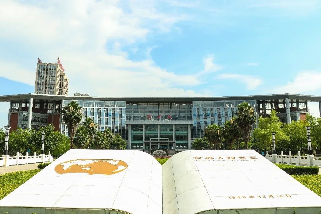 重庆超“有颜”大学！坐拥研究中心“全国唯一”，拥有价值超20万的神仙月季！