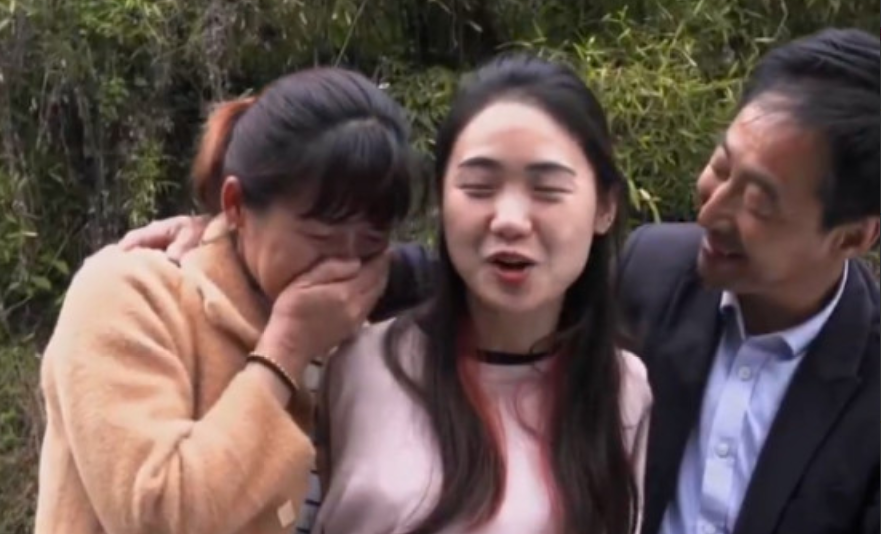 “折翼天使”杨佩：9岁失去双臂，23岁一夜爆红，如今身价上千万