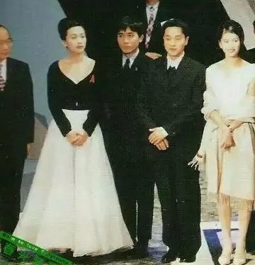 不愧是大姐大，刘嘉玲的礼服造型总是非常霸气，妥妥的女王范儿