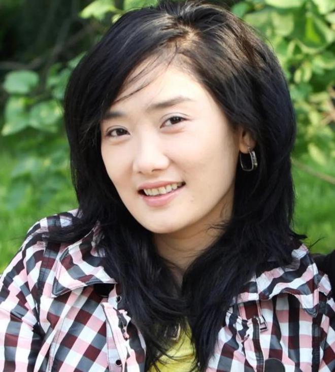 演艺圈5对“莫逆之交”，互当“损友”19年，拍结婚照也带在身边