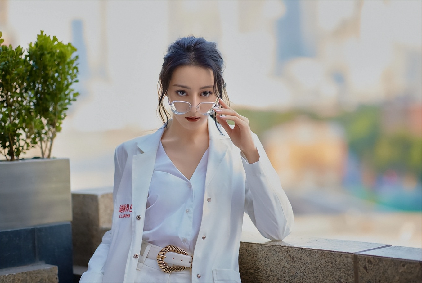 迪丽热巴从出道开始，资源就不差，一出道就演正剧