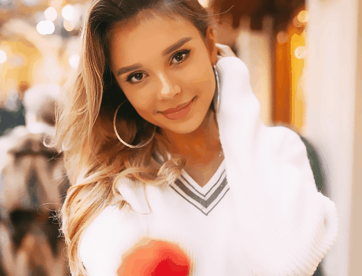 “樱花美人”山口百惠，结婚43年成模范夫妇，巅峰退圈成就经典