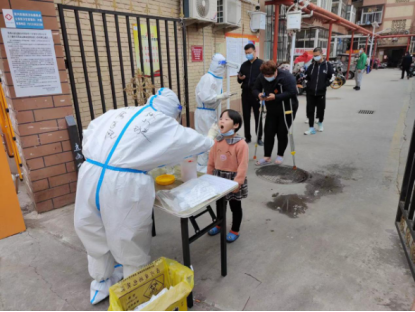 柔肩大白扛重担 巾帼一线绽芳华——记河北工程大学附院核酸采集抗疫突击队医疗服务部“女兵们”
