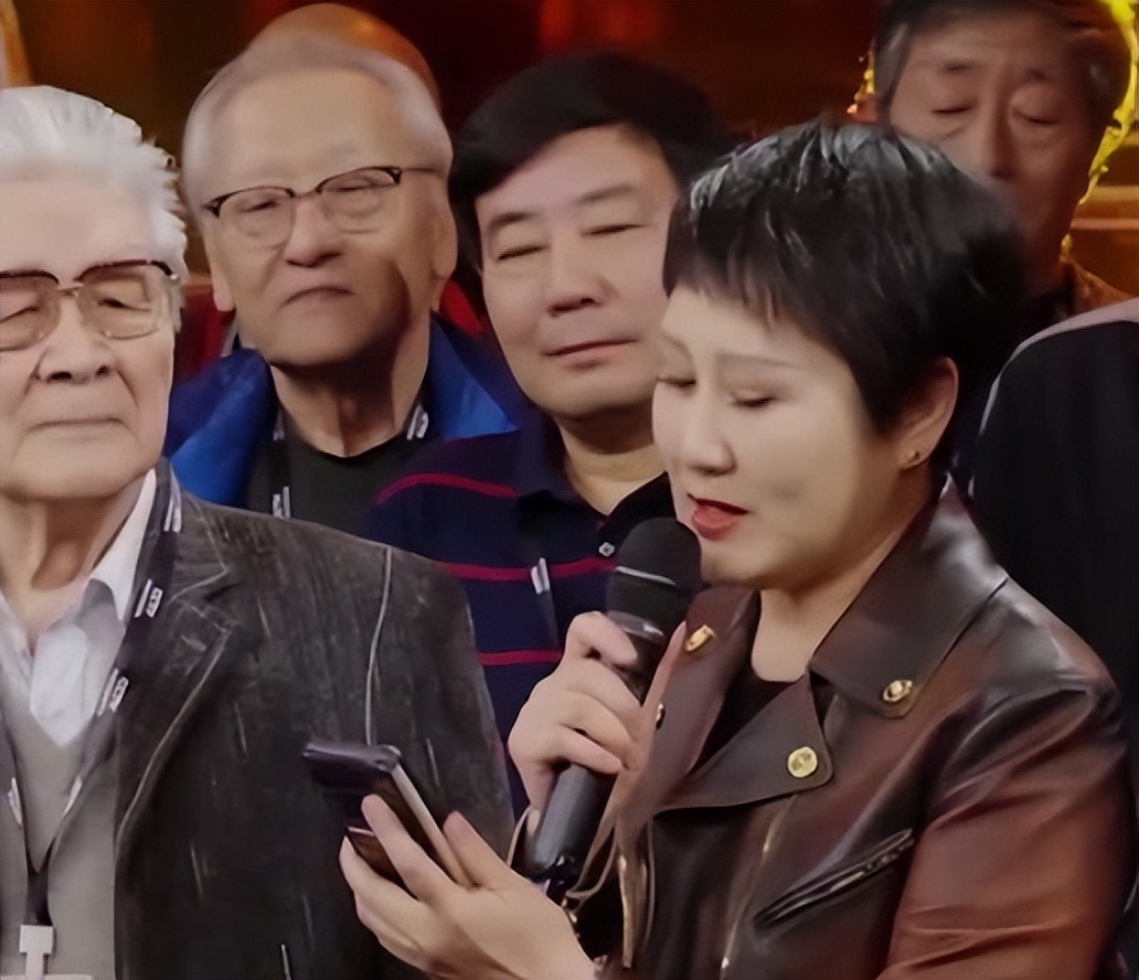 心灵感应！蓝天野去世前，张凯丽突感不适，二人曾合作《渴望》