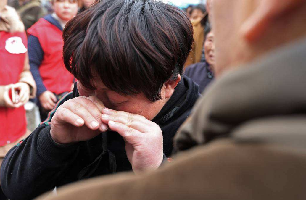 1996年，28岁清华才女不顾劝阻远嫁非洲，后来有了四个混血宝宝