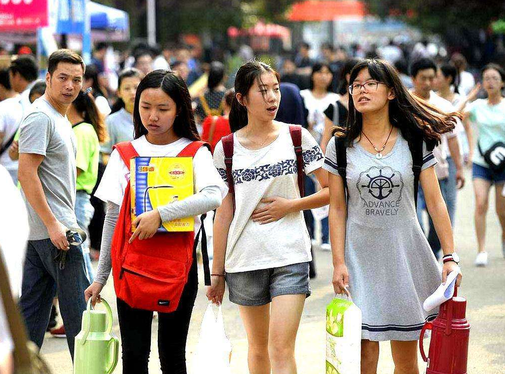 大学“生活费”榜单公布，低于这些难以生活，家长说这个数少了