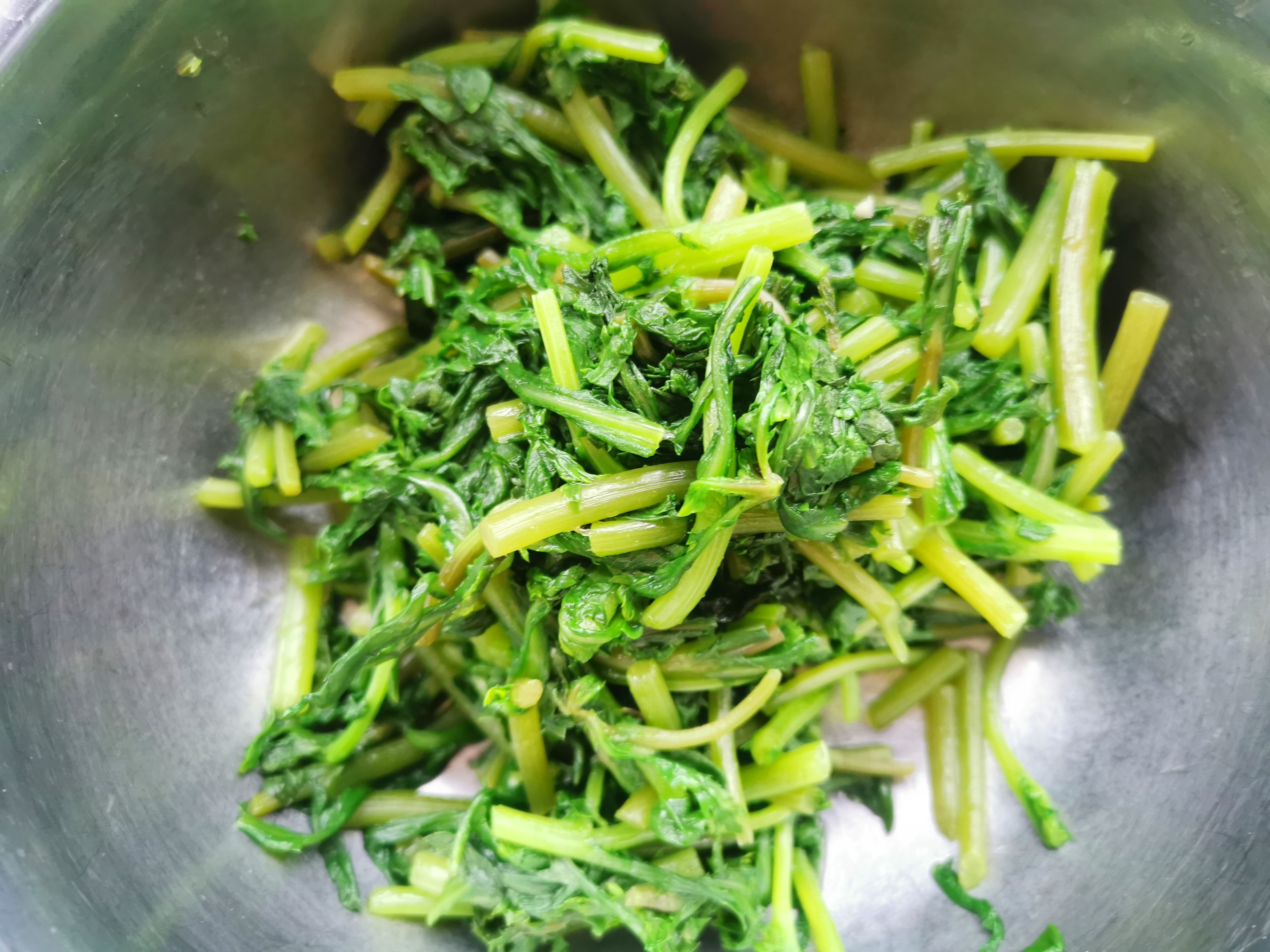 茼蒿被称为"皇帝菜",通肠润便健脾胃,春天失眠多梦要多吃