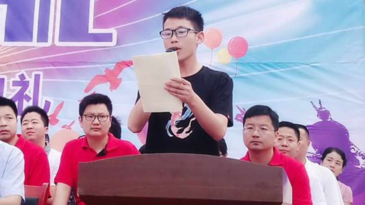 “寒门学子”江群：一家6口靠母亲养活，高考681分圆梦清华