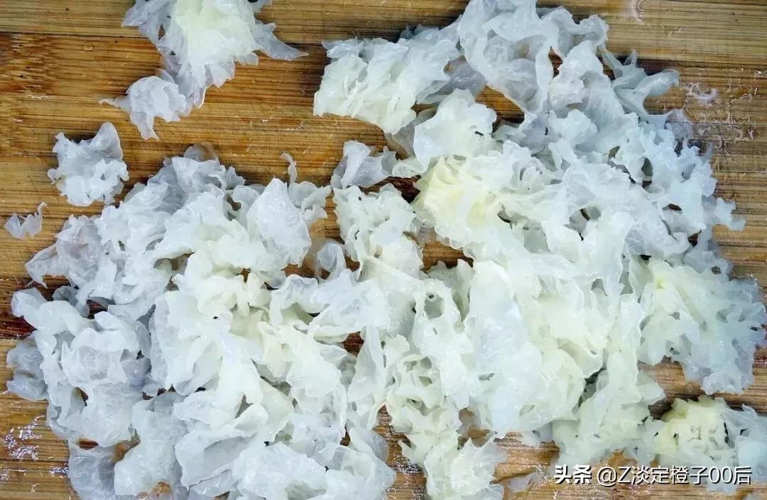 几种银耳汤的做法，软糯黏稠，香甜可口，多喝有好处哦