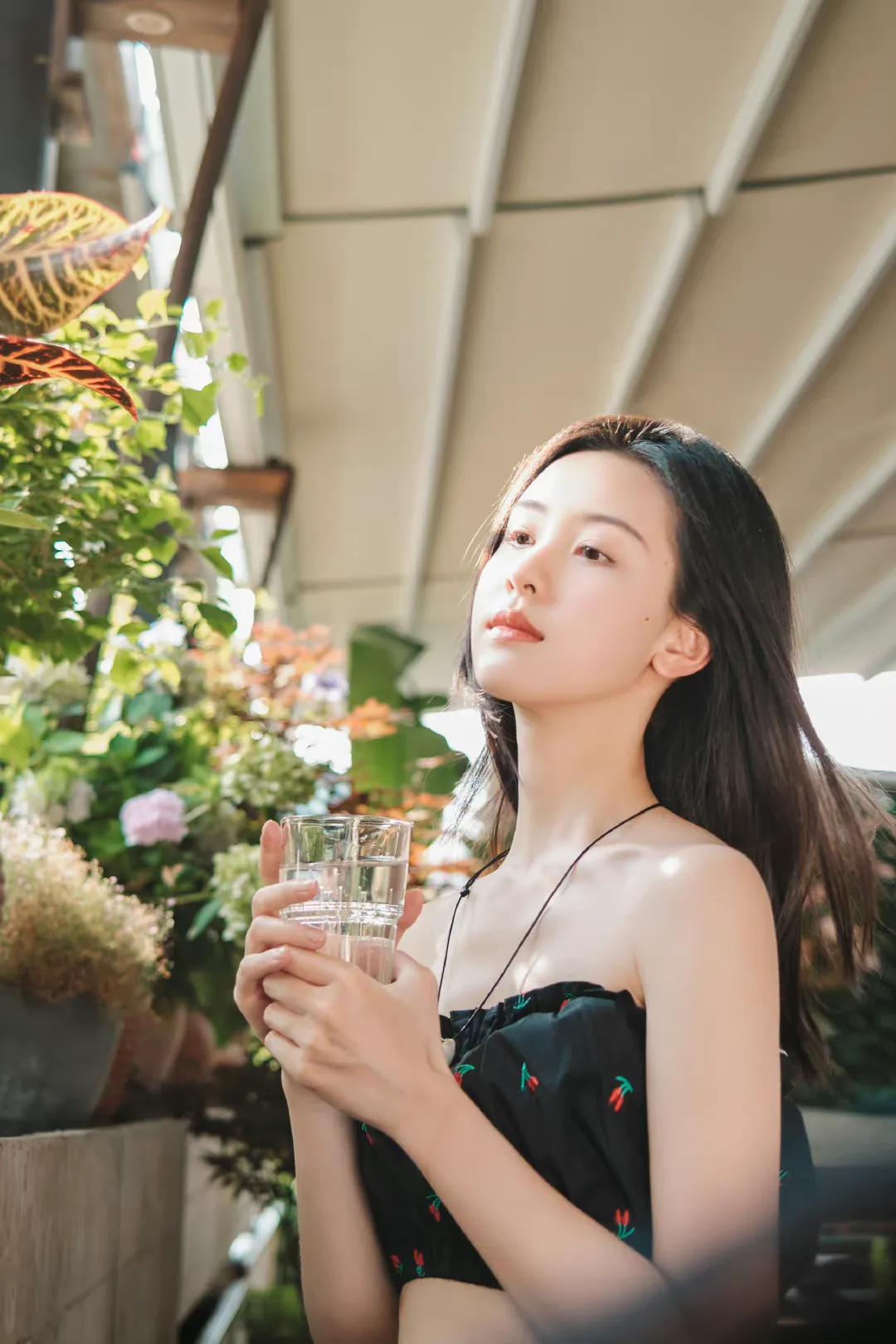 陈都灵近期穿搭