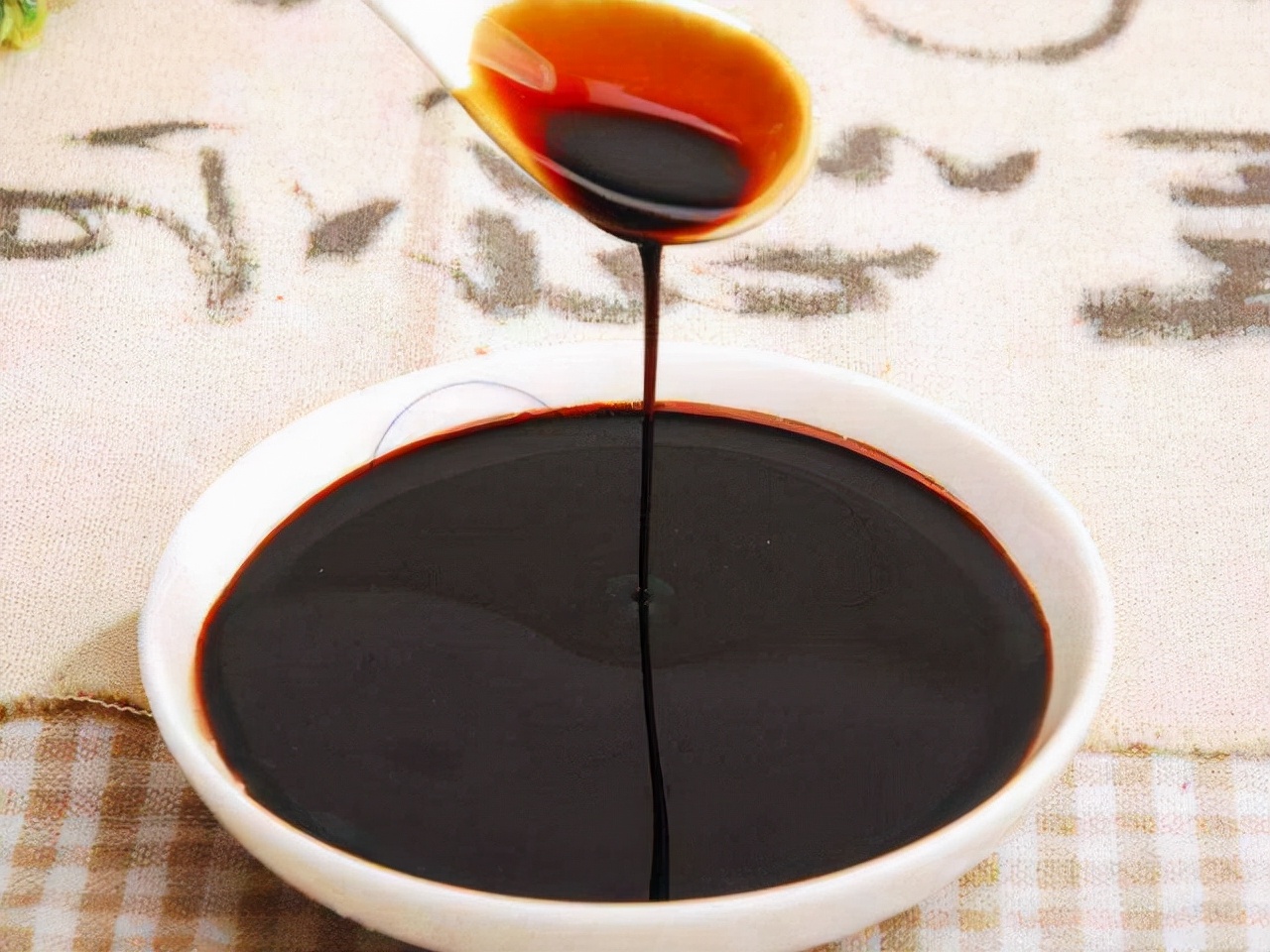 同样是酱油，“味极鲜”和“一品鲜”区别挺大，学会再买不吃亏