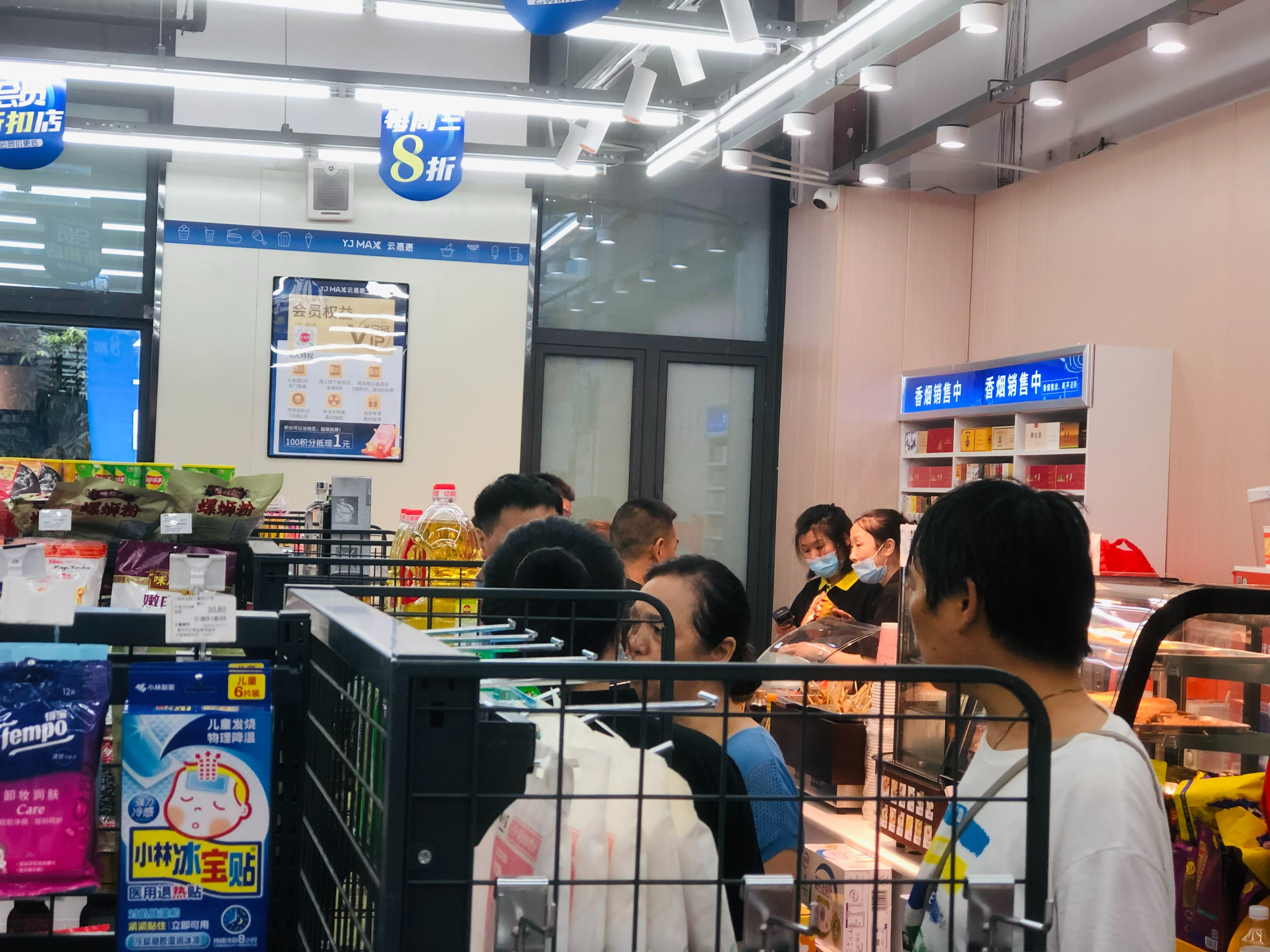 80平小店装修，竟创造月销50万奇迹！