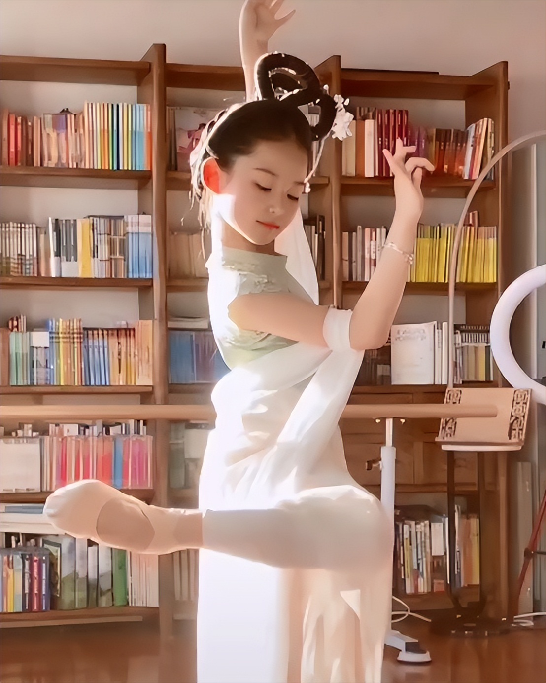 骗你生女儿系列，小学生跳古典舞美出天际，宛如缩小版的刘亦菲