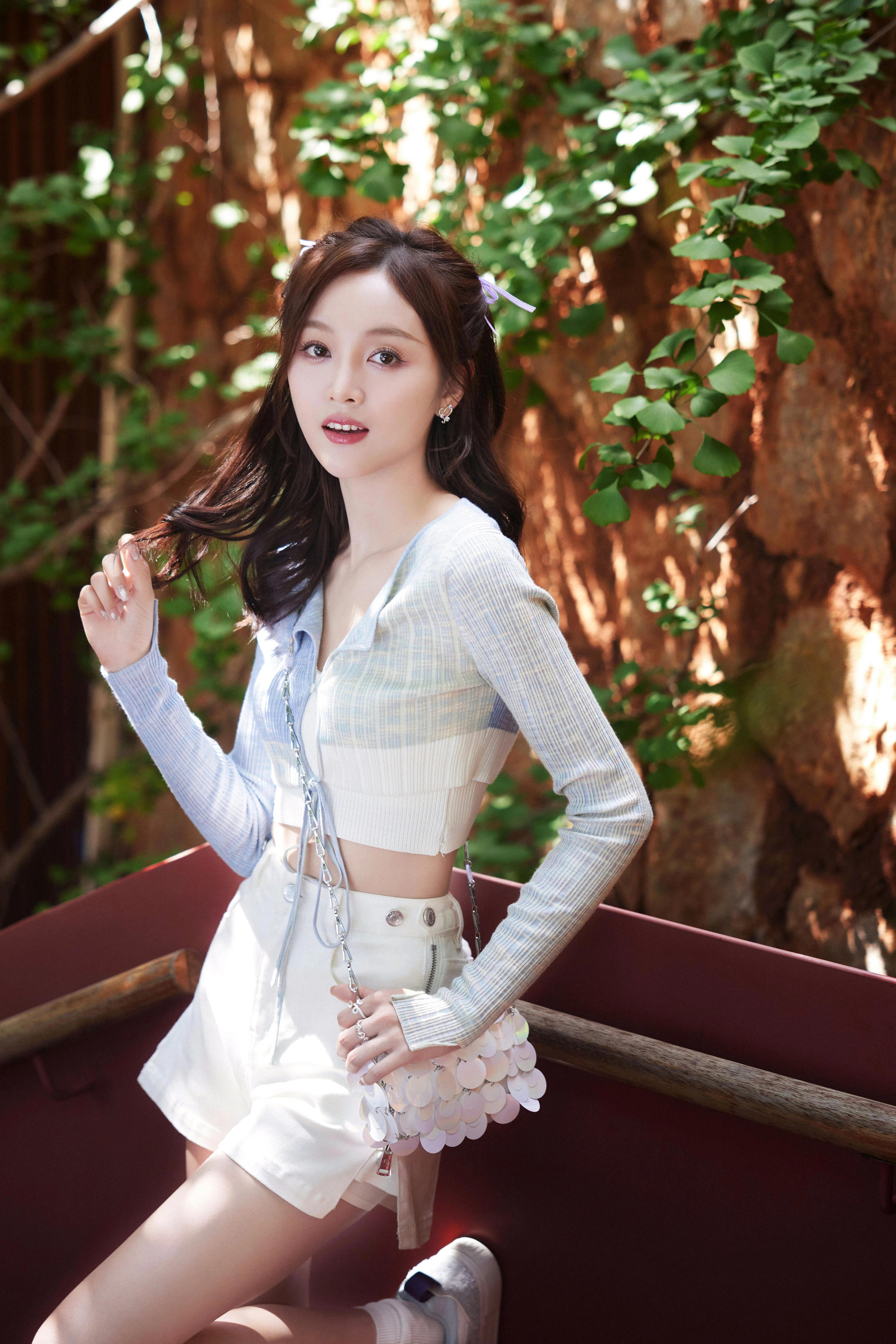 吴宣仪的悠闲时光。（高清）