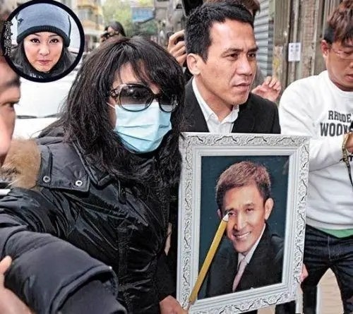 米雪：只恋爱不结婚，男友离世后带相片一起旅行，67岁单身也快乐