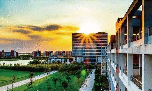 我国“百强大学”大调整，浙江大学无缘前3，上海交大跌出前5