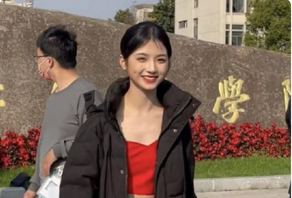 2021浙江传媒艺考现场图曝光，男帅女靓，堪称一场“视觉盛宴”