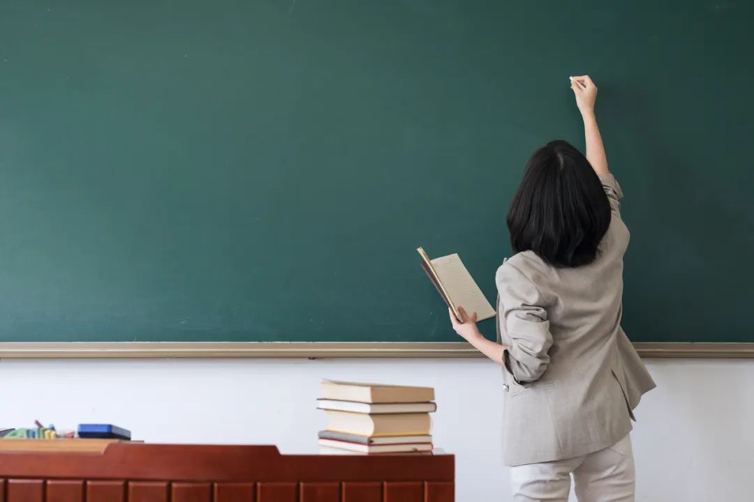 花两千修改高考成绩（名校生成为深圳教师之后）