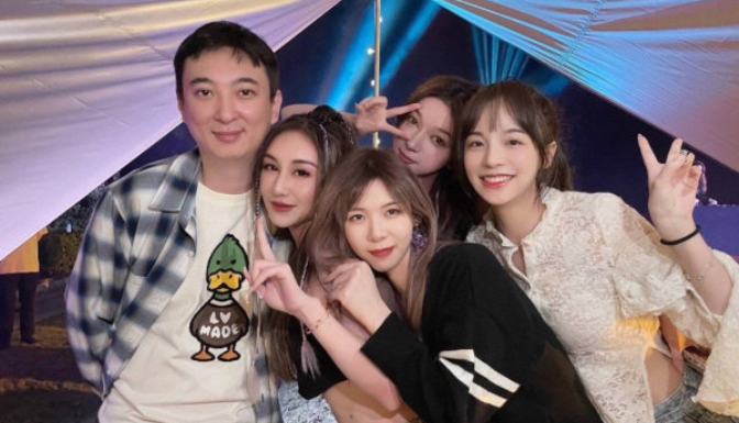 王思聪三亚庆34岁生日，比去年低调许多，身边仍然美女如云