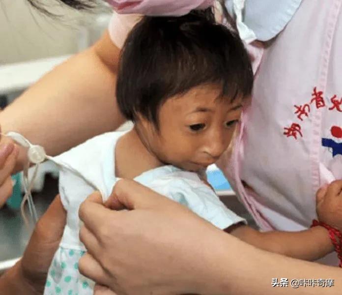 2009年湖南女子生下“猴孩”，马戏团想花重金买下，母亲：不可能