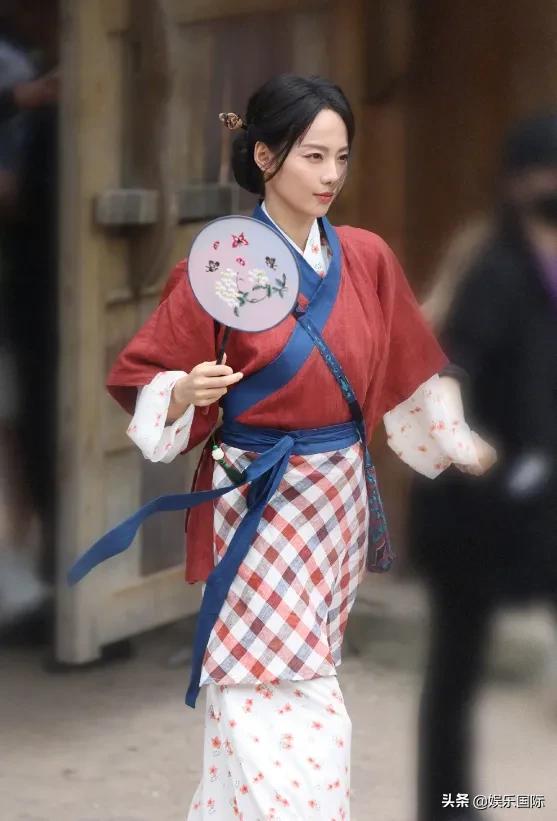 Baby节目中扮郭芙蓉 欧阳娜娜cos周芷若