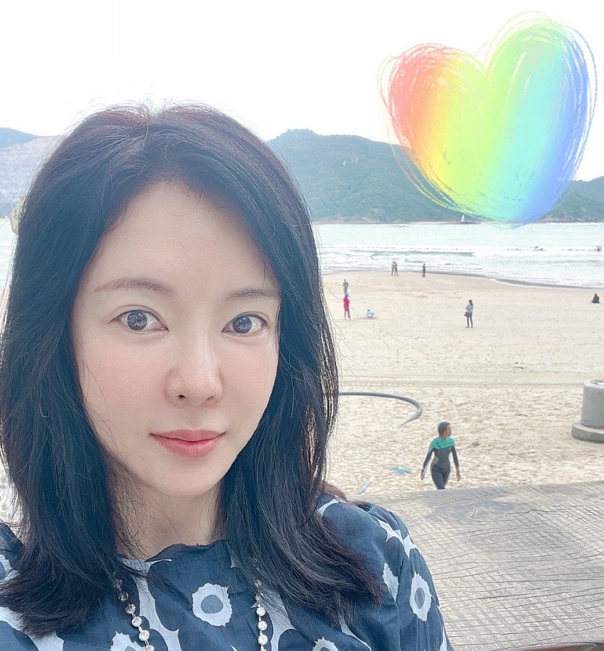 《传家》甩脸当家祖母的顾姨，不仅颜值高演技好，戏外人生更精彩