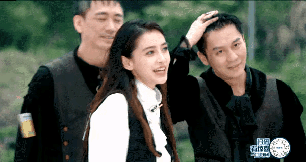 综艺《奔跑吧》最新一期来啦！有精彩的撕名牌大战哦