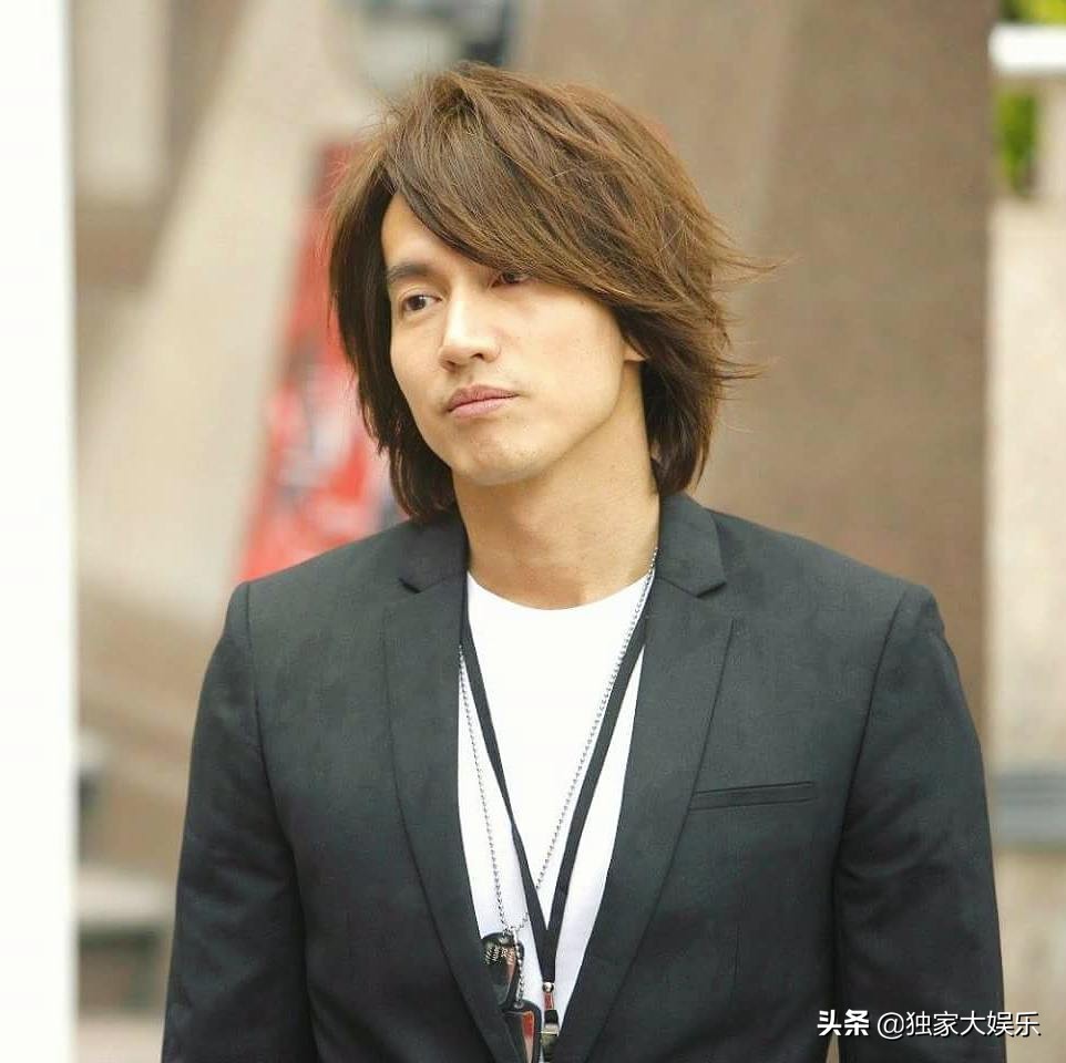 留长发却不娘的5位男明星，个个五官硬朗，野性又帅气