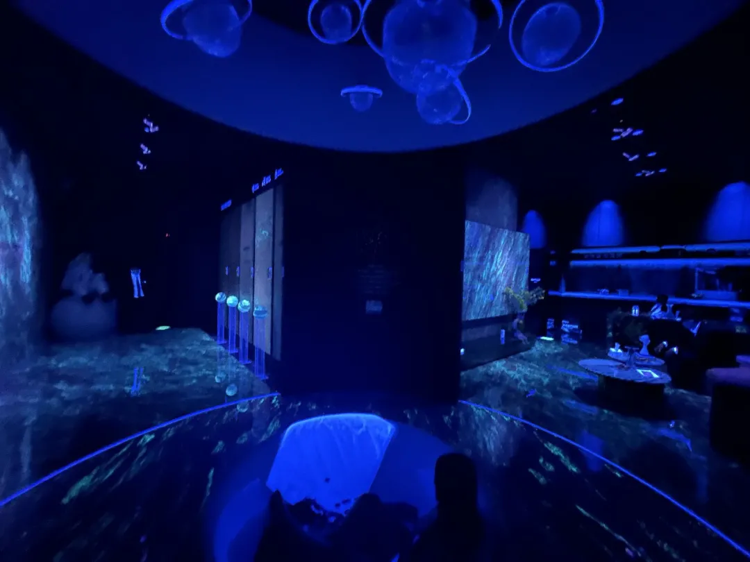 广州设计周打卡TOP1的绝美「金丝玉玛星空主题馆」,大场面超震撼 广州设计周打卡TOP1的绝美「金丝玉玛星空主题馆」,大场面超震撼
