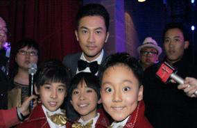 9年、4张牌“登顶”娱乐圈，易烊千玺“顶流之路”揭秘