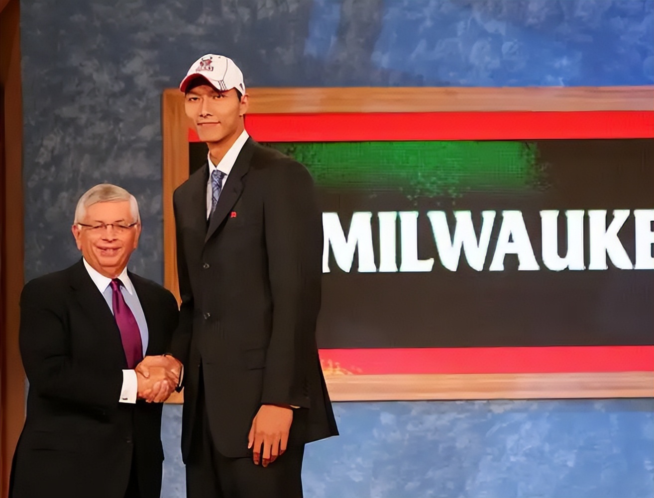 中国进nba的有哪些人(全部落选！依旧只有7个中国球员在NBA选秀大会上被选中，都是谁)