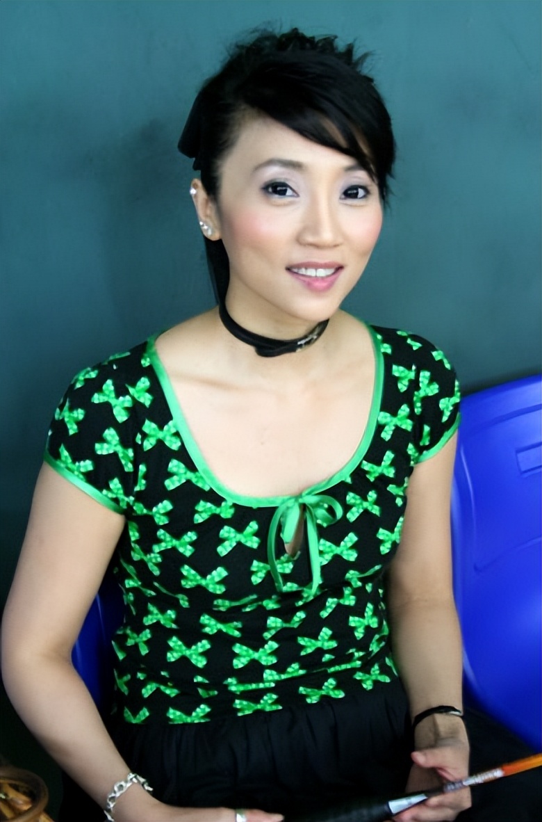 著名歌手朱桦:曾婉拒费翔的追求,照顾患病母亲,如今仍旧单身