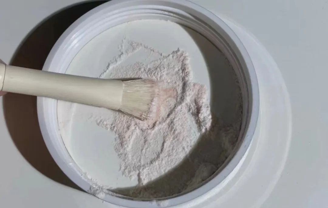 鞠婧祎：从平平无奇的土味路人，蜕变成氛围感女王