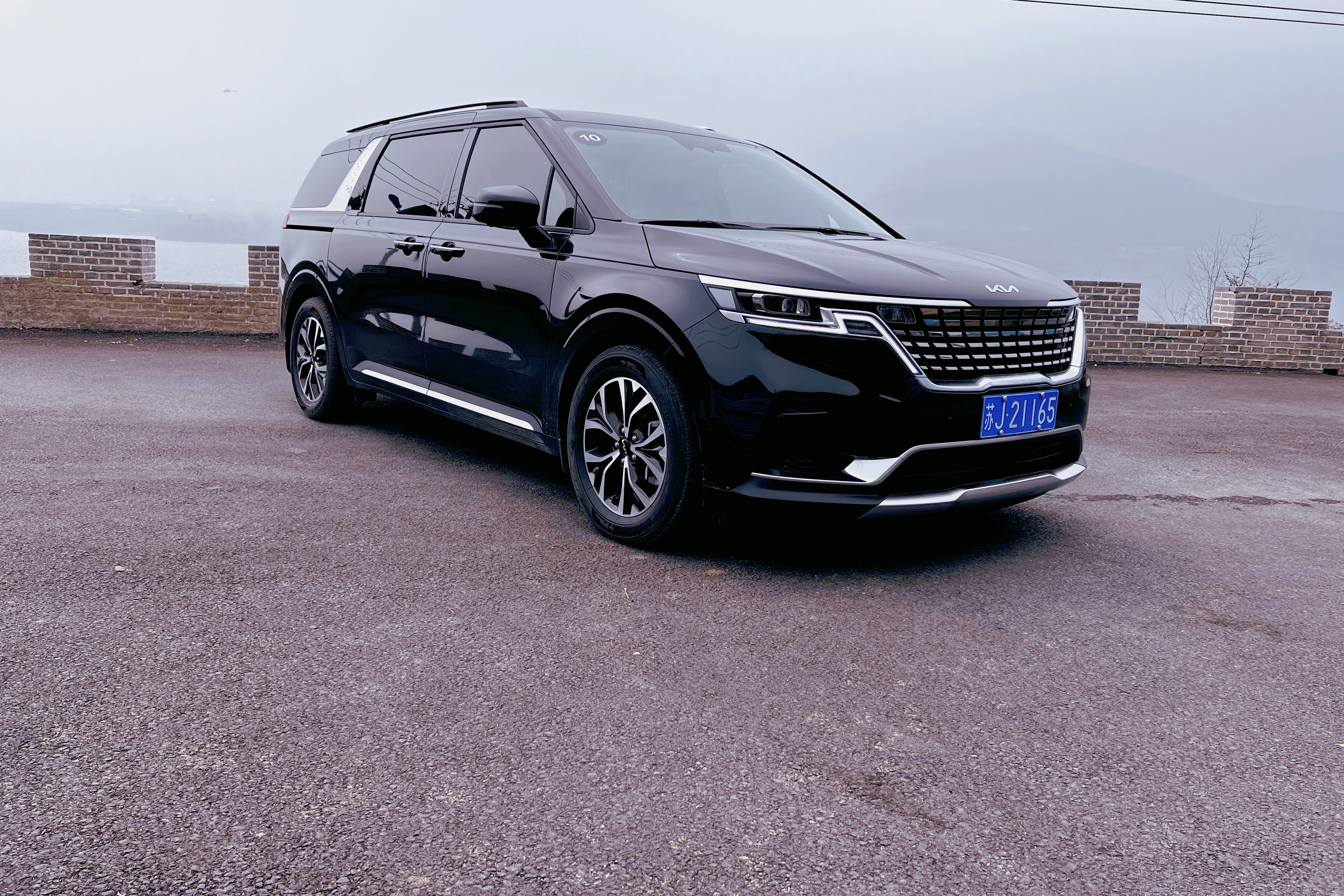 充足的mpv车型引发更多人的关注,汽车厂家也纷纷布局mpv市场,起亚嘉华